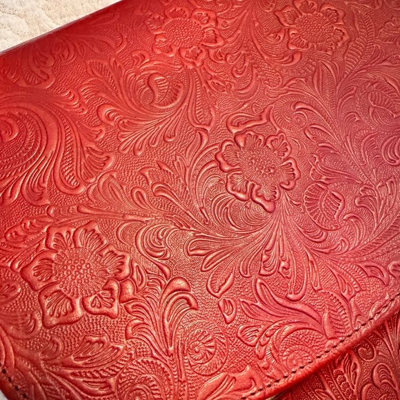 Red Embossed Leather Crossbody Bag and Wallet Set - Picture 3 of 11